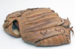 1964 WILLIE MAYS GAME USED PROFESSIONAL MODEL FIELDERS GLOVE