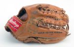 1985 OZZIE SMITH GAME USED AND AUTOGRAPHED FIELDERS GLOVE