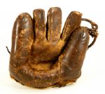 1930S RAWLINGS PROFESSIONAL MODEL FIELDERS GLOVE ATTRIBUTED TO LEFTY GROVE
