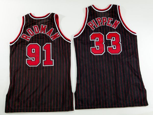 SCOTTIE PIPPEN SINGLE SIGNED JERSEY AND DENNIS RODMAN SINGLE SIGNED JERSEY