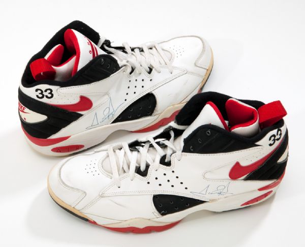 SCOTTIE PIPPEN SIGNED GAME WORN SHOES
