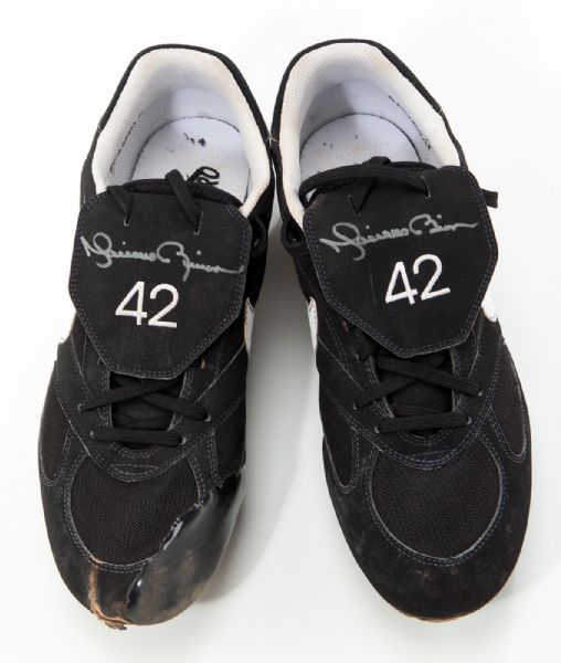 MARIANO RIVERA SIGNED GAME WORN NIKE SHOES WITH "PHIL 4:13" IN SHOE