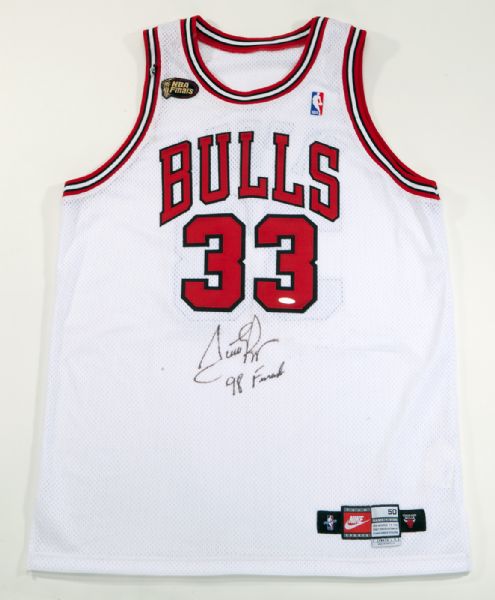 1997-98 CHICAGO BULLS SCOTTIE PIPPEN SIGNED GAME ISSUED JERSEY WITH INSCRIPTION "98 FINALS" UDA