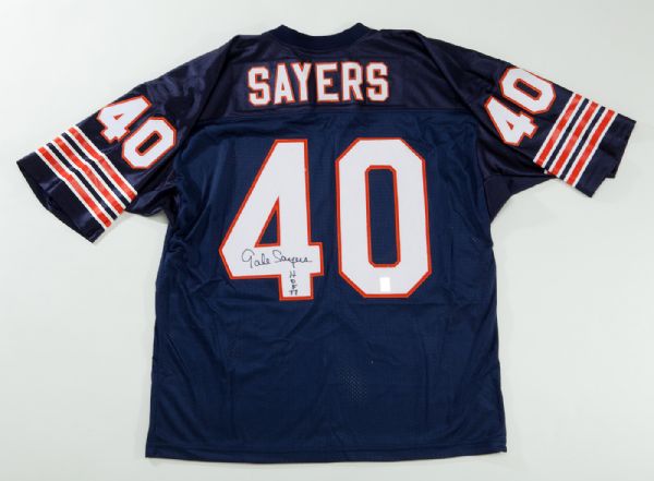 GALE SAYERS SIGNED CHICAGO BEARS JERSEY WITH INSCRIPTION "HOF 77"