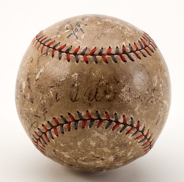EARLY 1930S NEW YORK YANKEES TEAM SIGNED BASEBALL WITH BABE RUTH AND LOU GEHRIG