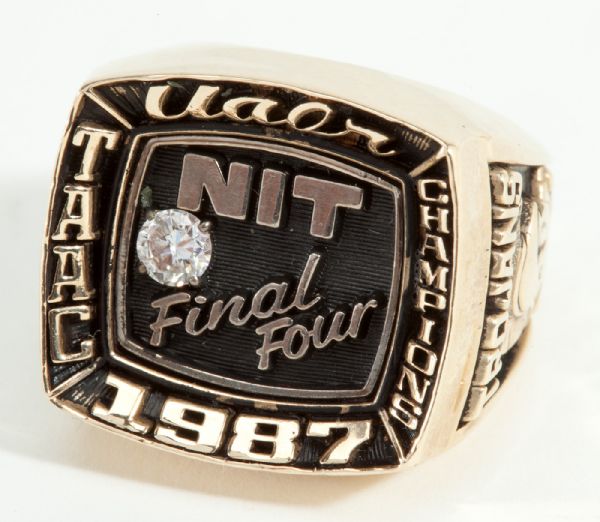 1987 UNIVERSITY OF ARKANSAS - LITTLE ROCK NIT BASKETBALL FINAL FOUR REAL RING WITH 20 PT DIAMOND - "M. NEWELL" - COACH