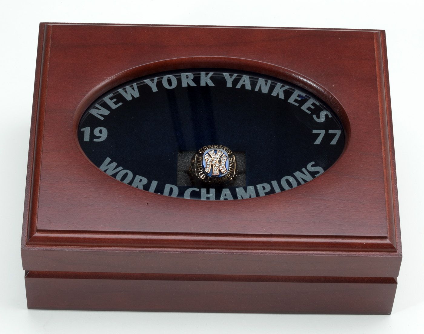 Lot Detail - 1977 NEW YORK YANKEES WORLD SERIES CHAMPIONSHIP RING ...