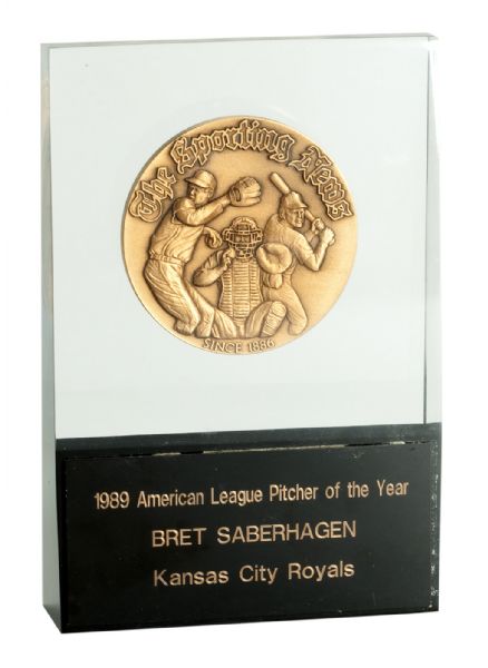 BRET SABERHAGENS 1989 SPORTING NEWS AMERICAN LEAGUE PITCHER OF THE YEAR AWARD (SABERHAGEN LOA) 