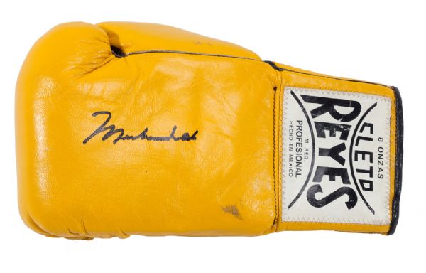ANGELO DUNDEES VINTAGE MUHAMMAD ALI AUTOGRAPHED YELLOW CLETO REYES GLOVE