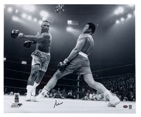 MUHAMMAD ALI AUTOGRAPHED LARGE 20" BY 24" PHOTO (ALI/FRAZIER I)