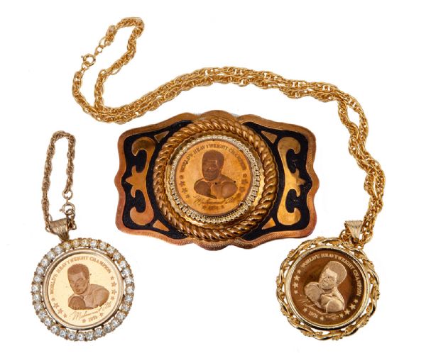 ANGELO DUNDEES MUHAMMAD ALI COMMEMORATIVE COIN MEDALLIONS (2) AND BELT BUCKLE