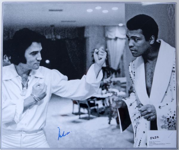 MUHAMMAD ALI AUTOGRAPHED LARGE 20" BY 24" PHOTOGRAPH (WITH ELVIS PRESLEY)