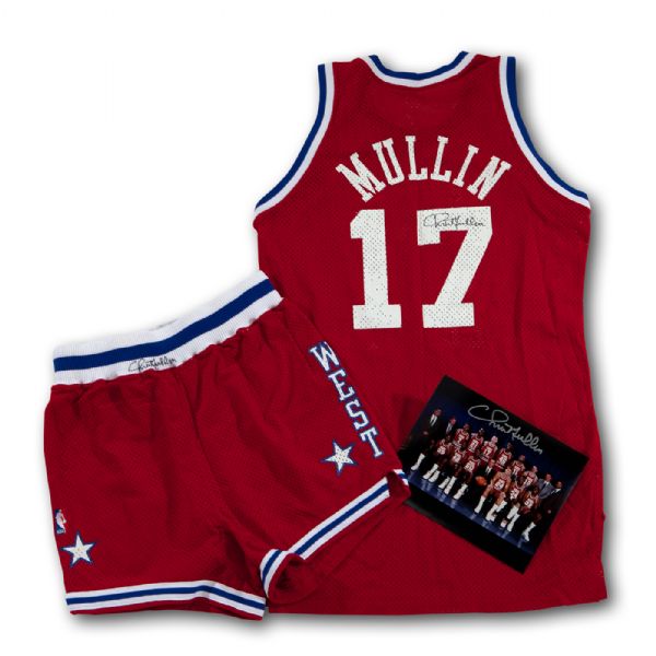  CHRIS MULLINS 1990 NBA ALL-STAR GAME WORN AND DUAL-SIGNED JERSEY AND SHORTS WITH SIGNED TEAM PHOTO (MULLIN LOA)
