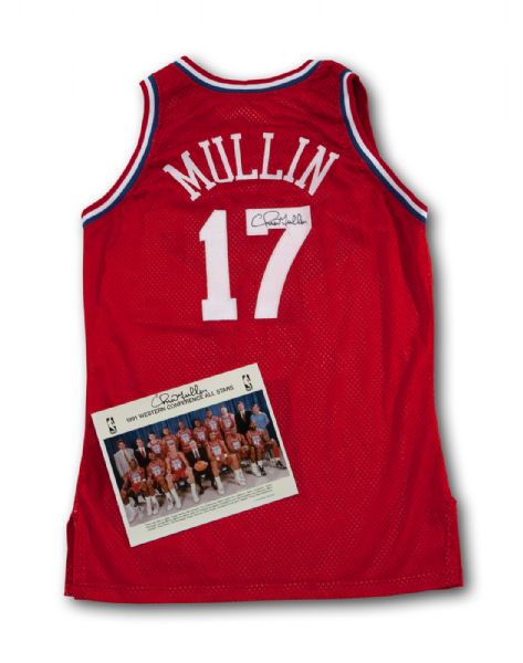  CHRIS MULLINS 1991 NBA ALL-STAR GAME WORN AND SIGNED JERSEY WITH SIGNED TEAM PHOTO (MULLIN LOA)