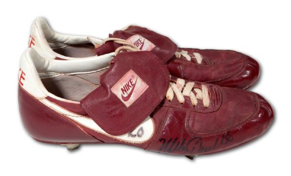 1978 MIKE SCHMIDT SIGNED NIKE GAME USED CLEATS 