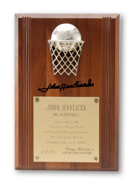 JOHN HAVLICEKS SIGNED 1973 NATIONS NBA FAN CLUBS "MR. BASKETBALL" AWARD FOR THE MAGICAL ART OF SHOWMANSHIP AND ABILITY (HAVLICEK LOA)