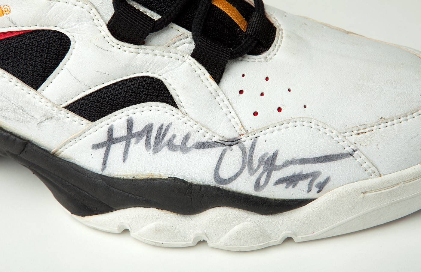 1997 Autographed Hakeem Olajuwon Spalding 12s Mens Size 11 EXTREMELY RARE