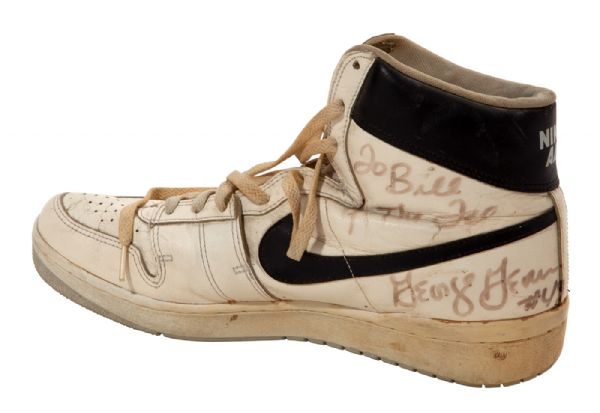 GEORGE GERVIN GAME WORN AND SIGNED NIKE AIR SHOE (FICKE LOA)