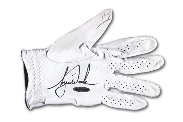 UPPER DECK AUTHENTICATED TIGER WOODS SIGNED MATCH WORN WHITE GLOVE