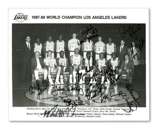 1987-88 WORLD CHAMPION LOS ANGELES LAKERS TEAM SIGNED 8X10 PHOTO