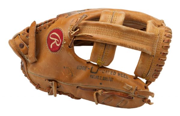 EARLY 1970S STEVE GARVEY GAME USED AND AUTOGRAPHED FIELDERS GLOVE USED AS THIRD BASEMAN 