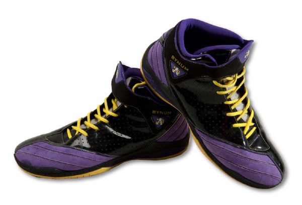 2009-10 ANDREW BYNUM GAME WORN LOS ANGELES LAKERS SHOES