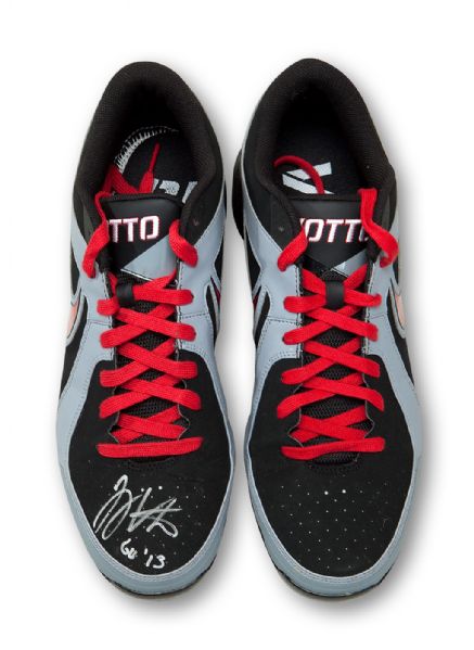 JOEY VOTTO 2013 GAME WORN AND AUTOGRAPHED CUSTOM NIKE CLEATS 