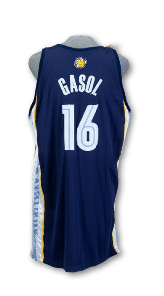 2006-07 PAU GASOL MEMPHIS GRIZZLIES BLUE GAME WORN ROAD JERSEY (TOPPS/NBA PROVENANCE)