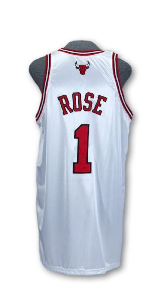 2008-09 DERRICK ROSE ROOKIE OF THE YEAR CHICAGO BULLS WHITE GAME WORN HOME JERSEY (TOPPS/NBA PROVENANCE)