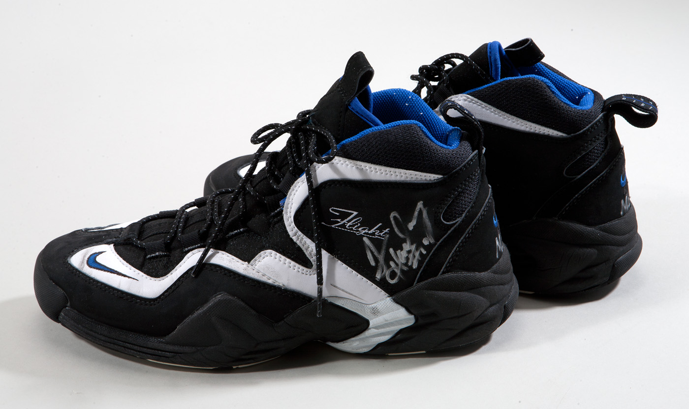 Lot Detail - 1994-95 TIM HARDAWAY DUAL SIGNED PAIR OF GAME WORN NIKE SHOES  (WARRIORS LOA, NSM COLLECTION)