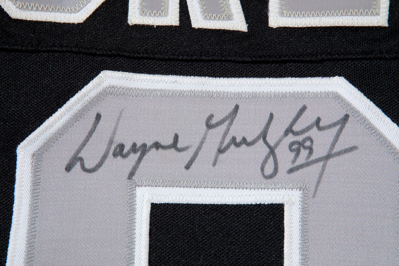 Wayne Gretzky's Los Angeles Kings Signed Jersey - CharityStars
