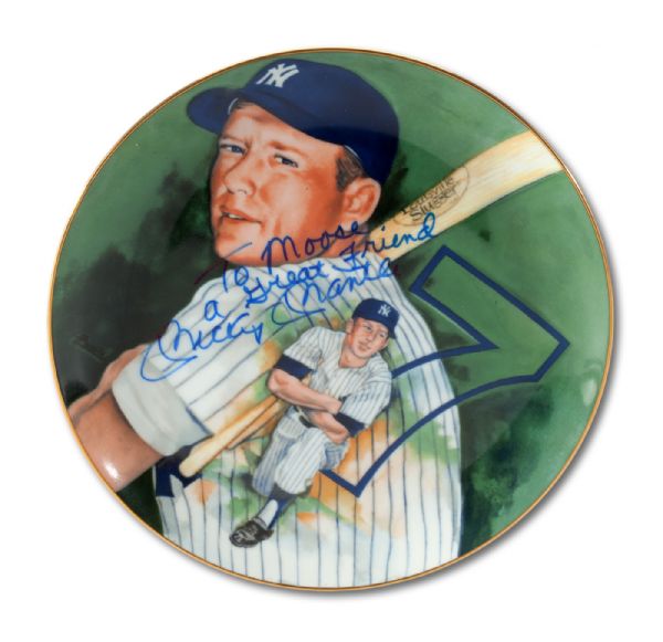 MICKEY MANTLE AUTOGRAPHED LIMITED EDITION COMMEMORATIVE ILLUSTRATED PLATE PERSONALIZED "TO MOOSE, A GREAT FRIEND" (SKOWRON FAMILY LOA)
