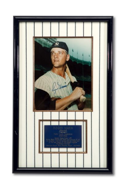 ROGER MARIS SIGNED 8 X 10 COLOR PHOTO DISPLAY