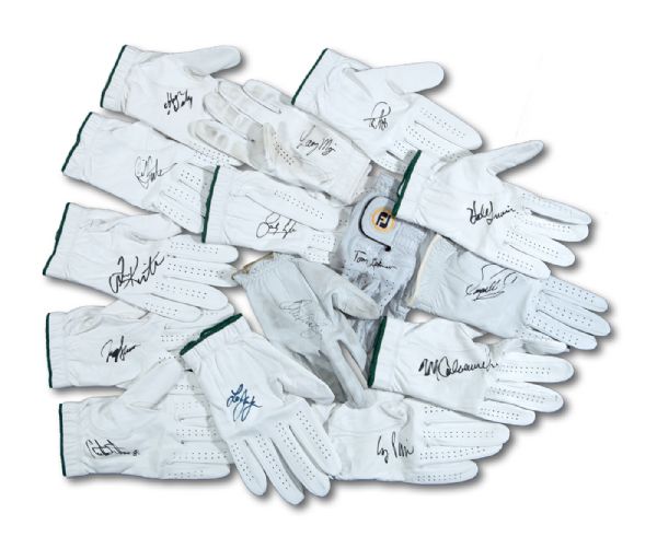 LOT OF (15) AMERICAN GOLFER (MANY HOF) SINGLE SIGNED GLOVES INCL. CURTIS STRANGE, HALE IRWIN, PAUL AZINGER, TOM LEHMAN, JOH DALY & OTHERS (ZWEIGLE COLLECTION)
