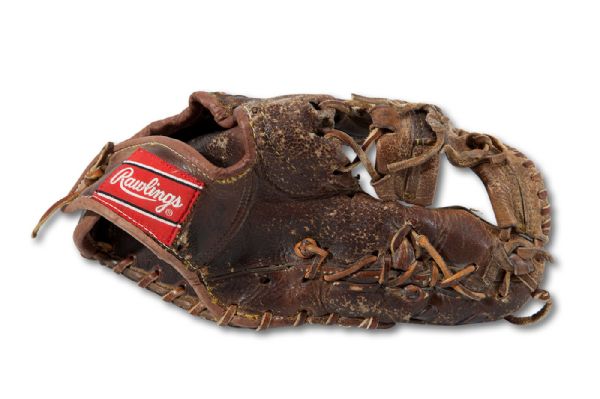 1962 MICKEY MANTLE RAWLINGS PROFESSIONAL MODEL GLOVE GIFTED TO AND GAME USED BY TOM TRESH DURING THE 1962/1963 SEASONS (TRESH LOA, TAUBE/ESKIN-PSA/DNA LOA) 