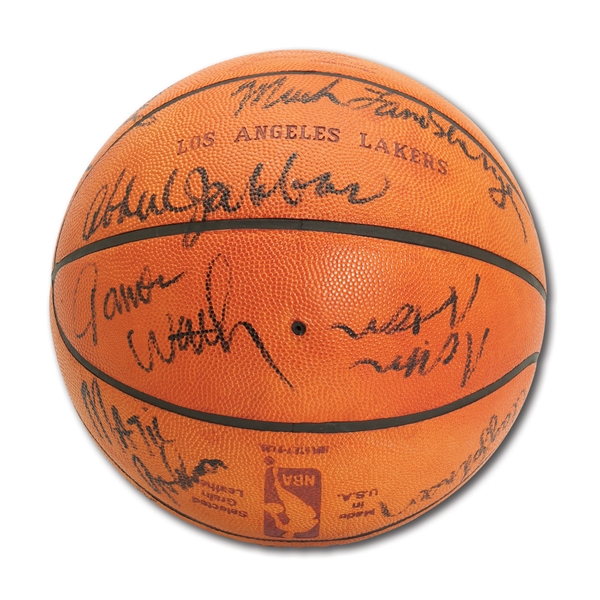 1982-83 LOS ANGELES LAKERS WORLD CHAMPION TEAM SIGNED BASKETBALL WITH 16 AUTOGRAPHS