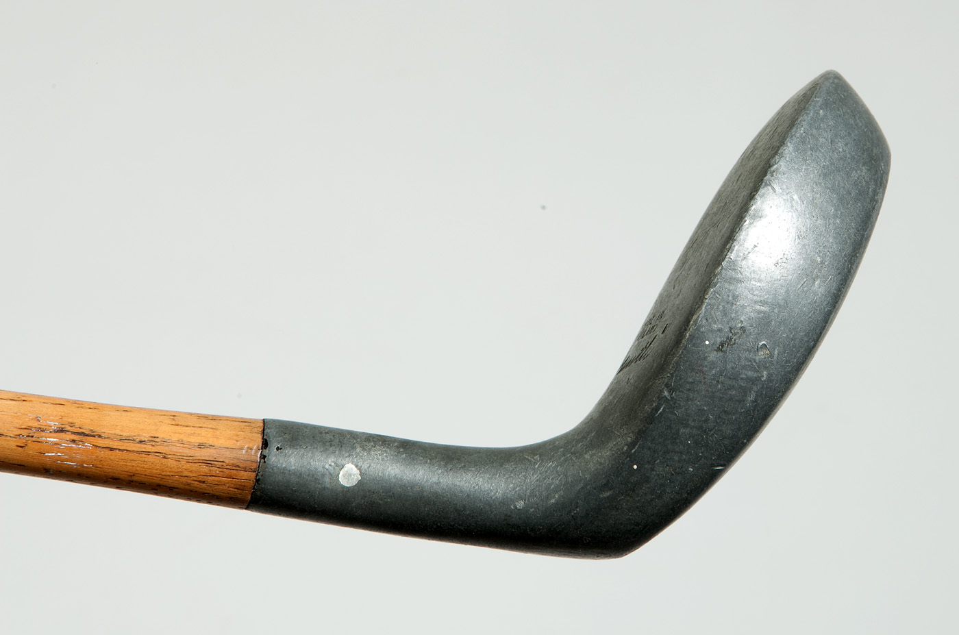 Lot Detail - 1920 HUNTLY PUTTER WITH WOOD THUMB GRIP ON HICKORY SHAFT ...