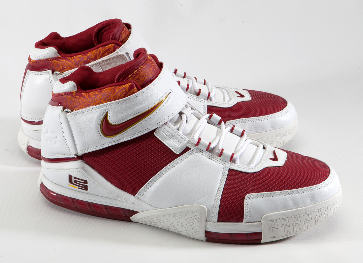 Lot Detail - MILESTONE LEBRON JAMES 1/19/2005 (PHOTO MATCHED) GAME WORN  PAIR OF NIKE 'LEBRON II' SHOES FROM FIRST CAREER TRIPLE DOUBLE - YOUNGEST  IN NBA HISTORY!