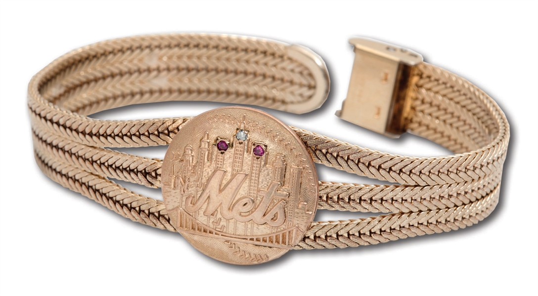 1973 NEW YORK METS NATIONAL LEAGUE CHAMPIONS 12K GOLD & DIAMOND BRACELET ISSUED TO WIFE OF GM BOB SCHEFFING (SCHEFFING COLLECTION)