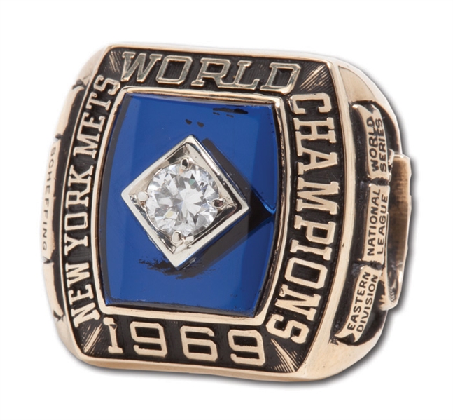 1969 NEW YORK METS WORLD SERIES CHAMPIONS 10K GOLD RING ISSUED TO DIRECTOR OF PLAYER DEVELOPMENT & FUTURE GM BOB SCHEFFING (SCHEFFING COLLECTION)