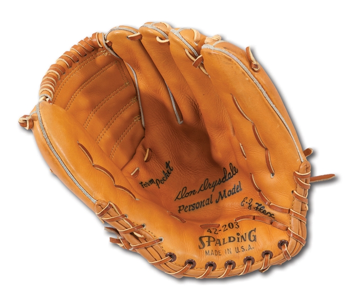 DON DRYSDALES CIRCA LATE 1960S SPALDING PROFESSIONAL MODEL FIELDERS GLOVE (DRYSDALE COLLECTION)
