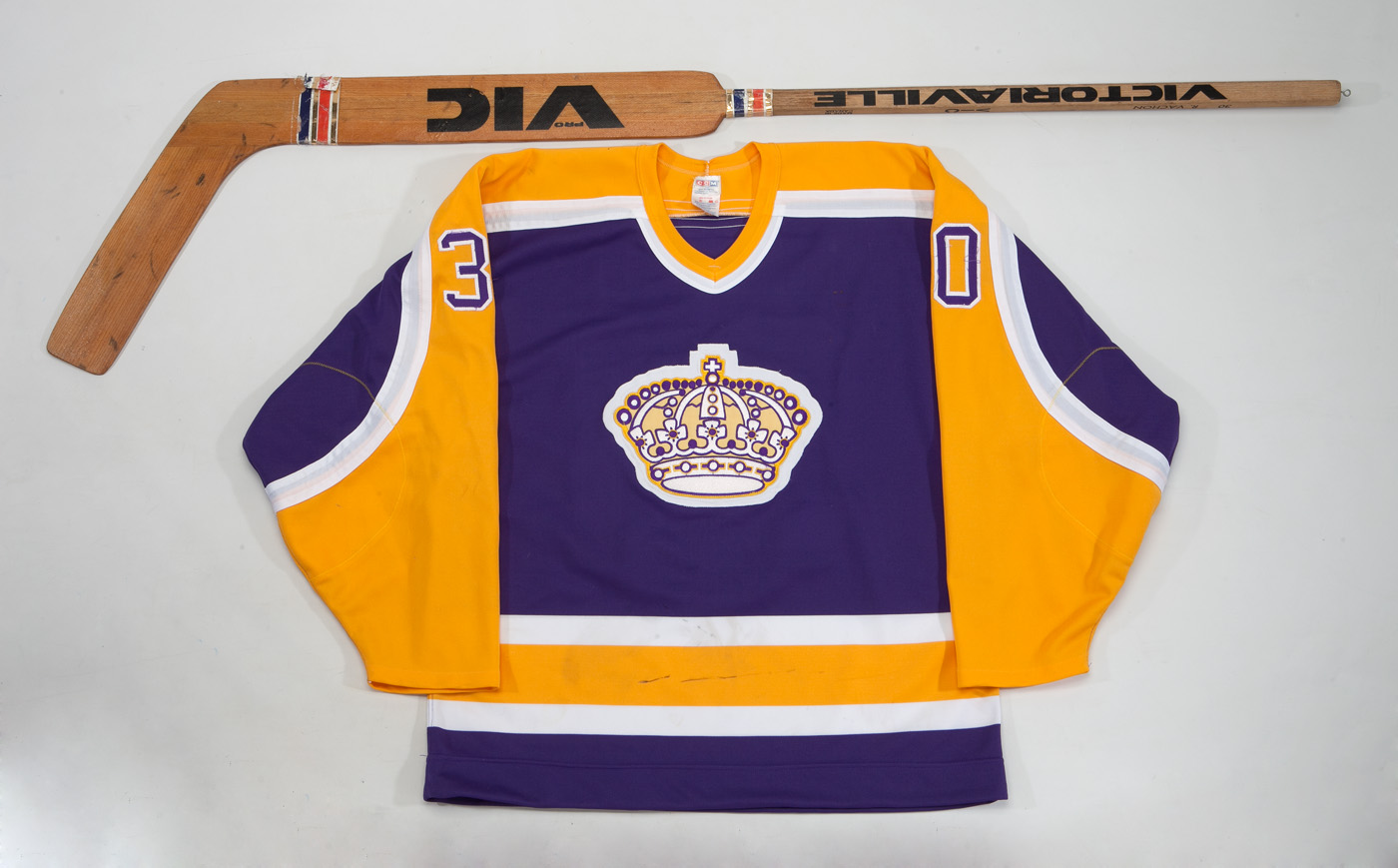 LUC ROBITAILLE Signed Los Angeles Kings Retro CCM Purple Jersey - HOF 09 -  NHL Auctions