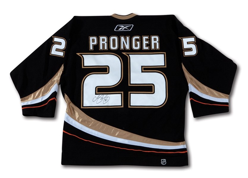 2006-07 CHRIS PRONGER SIGNED ANAHEIM DUCKS GAME READY HOME JERSEY FROM STANLEY CUP WINNING SEASON (NSM COLLECTION)