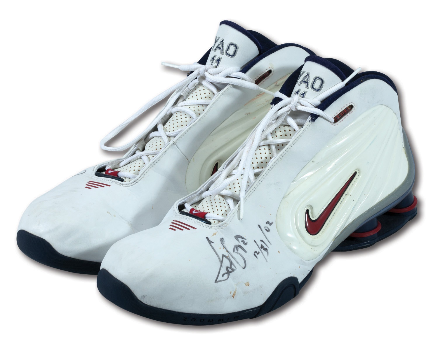 prioridad antártico Whitney Lot Detail - 12/31/2002 YAO MING DUAL SIGNED & INSCRIBED PAIR OF (ROOKIE  SEASON VS. MIL) GAME WORN NIKE 'SHOX' SIGNATURE MODEL SHOES