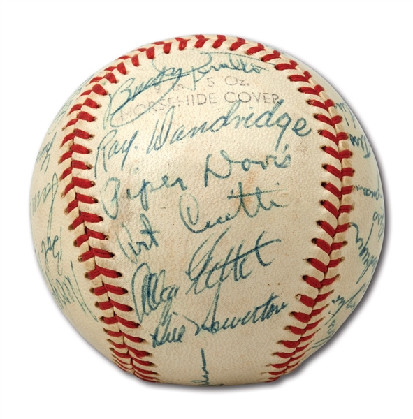 1953 OAKLAND OAKS (PCL) TEAM SIGNED BASEBALL WITH 25 AUTOGRAPHS