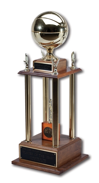 CHRISTIAN LAETTNERS SIGNED 1992 CHEVROLET DIVISION 1-A PLAYER OF THE YEAR TROPHY AS SELECTED BY CBS SPORTS (LAETTNER COLLECTION)