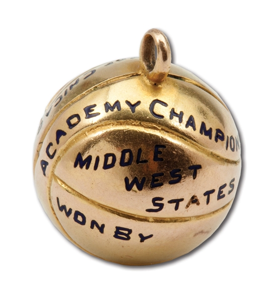 1920 UNIVERSITY OF CHICAGO MAROONS BIG TEN BASKETBALL CHAMPIONS 10K GOLD CHARM - NATIONAL CHAMPION RUNNERS-UP