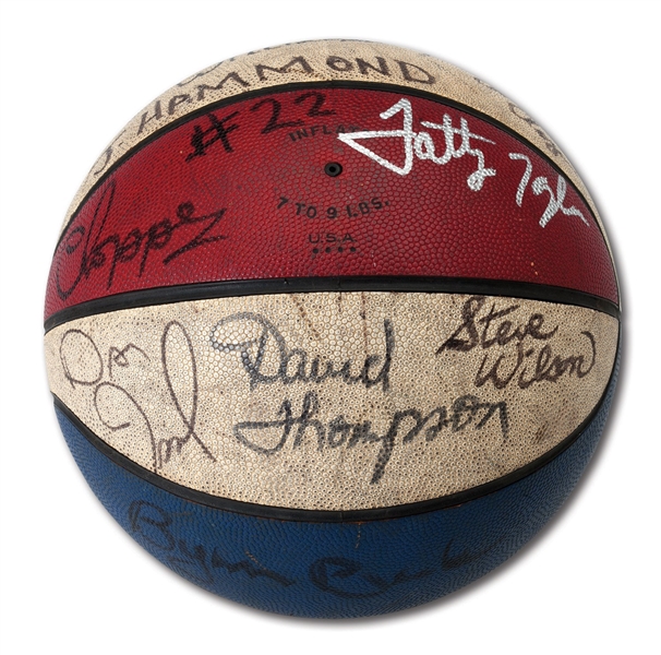 1970S DENVER ROCKETS/NUGGETS TEAM SIGNED (W/ DAVID THOMPSON & DAN ISSEL) ABA BASKETBALL ATTRIBUTED TO 1975 GAME USE