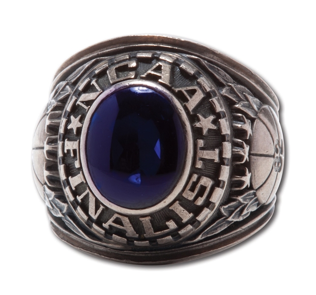 1982 GEORGETOWN HOYAS NCAA FINALIST RING ISSUED TO ASST. COACH NORM WASHINGTON - RUNNERS UP TO UNC & MICHAEL JORDAN