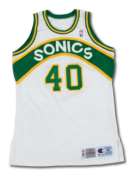 1993-94 SHAWN KEMP AUTOGRAPHED SEATTLE SUPERSONICS GAME WORN HOME JERSEY